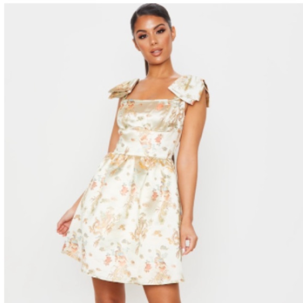 Pretty Little Thing Champagne Jacquard Bow Sleeve Detail Skater Dress Size 8